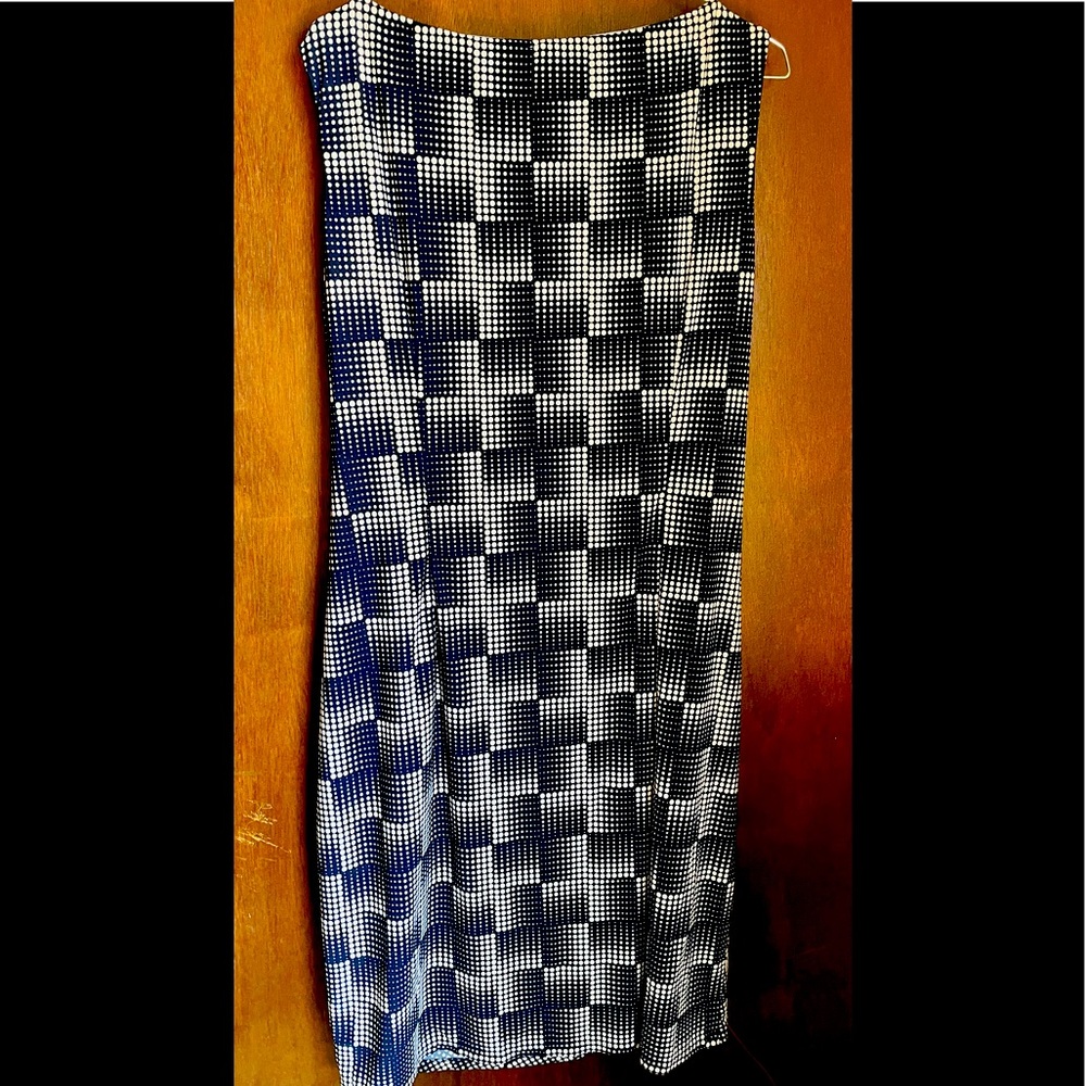 Dress - Picture 2 of 4